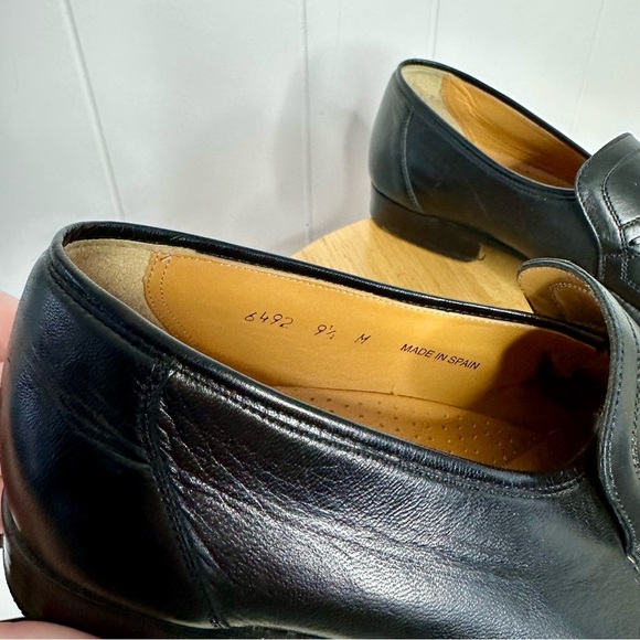 Magnanni Black Leather Slip On Loafers - Picture 4 of 12